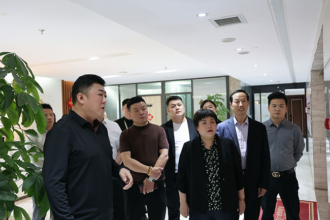 1744785643239780.jpg 邵(修)小.jpg
